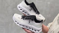 On Cloudmonster 2 – Baskets Running Blanc & Noir