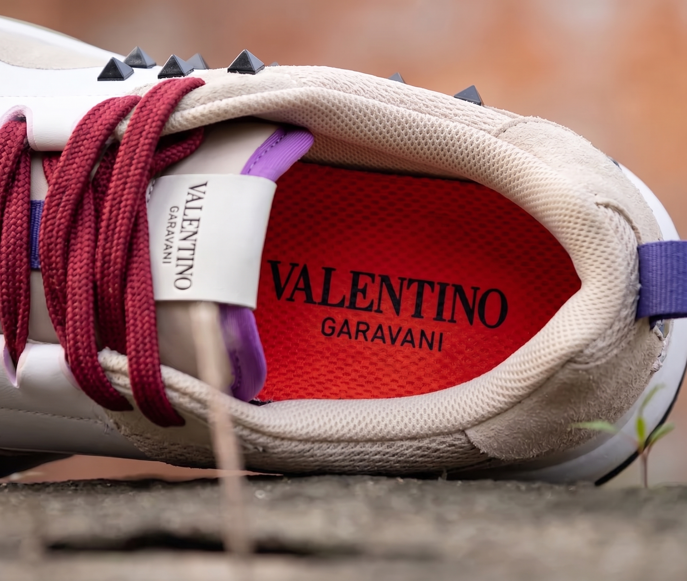 Valentino Garavani – Multicolores Beige, Vert et Bordeaux