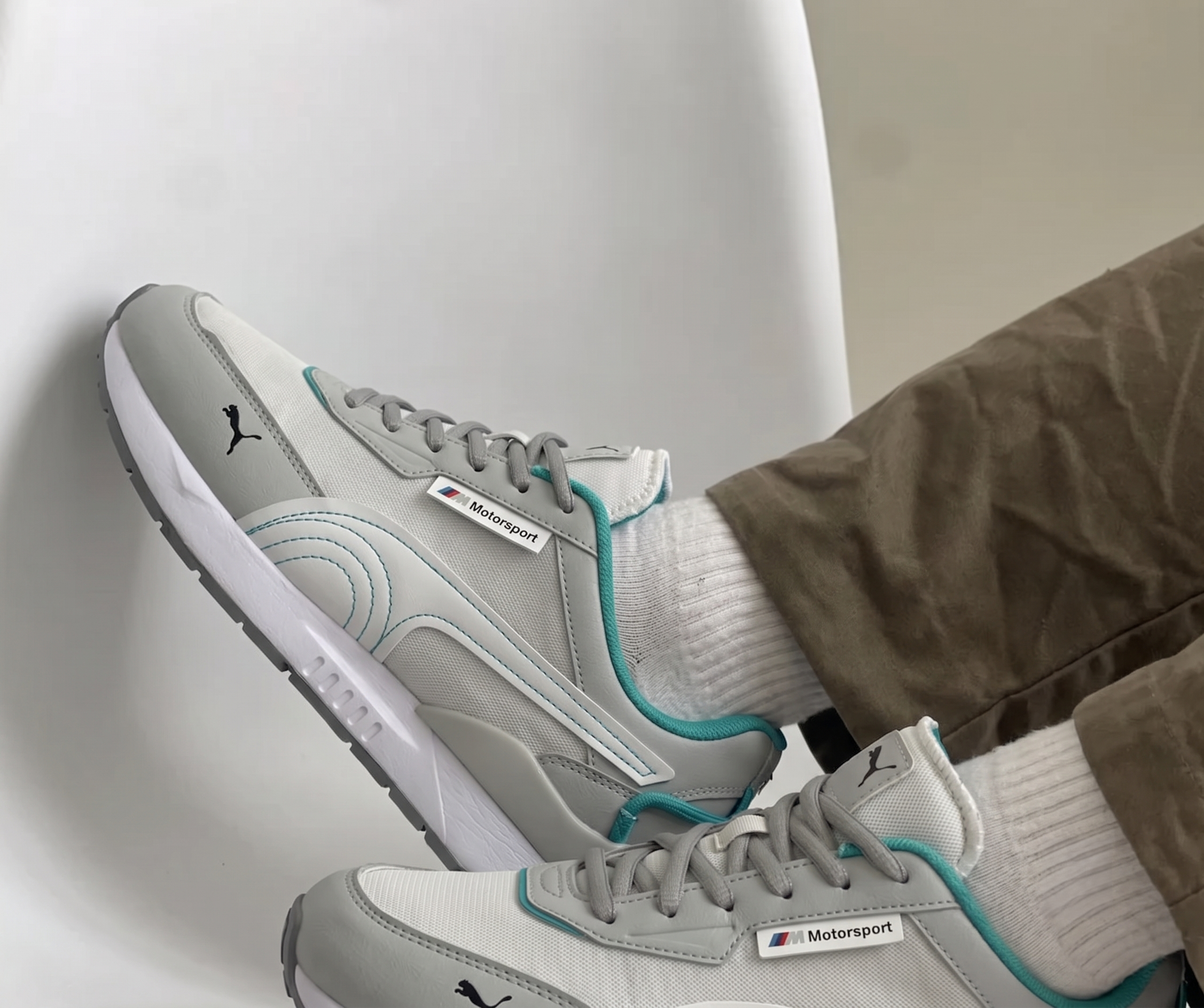 Puma x BMW M Motorsport RS-X - Blanc/Gris avec Accent Turquoise