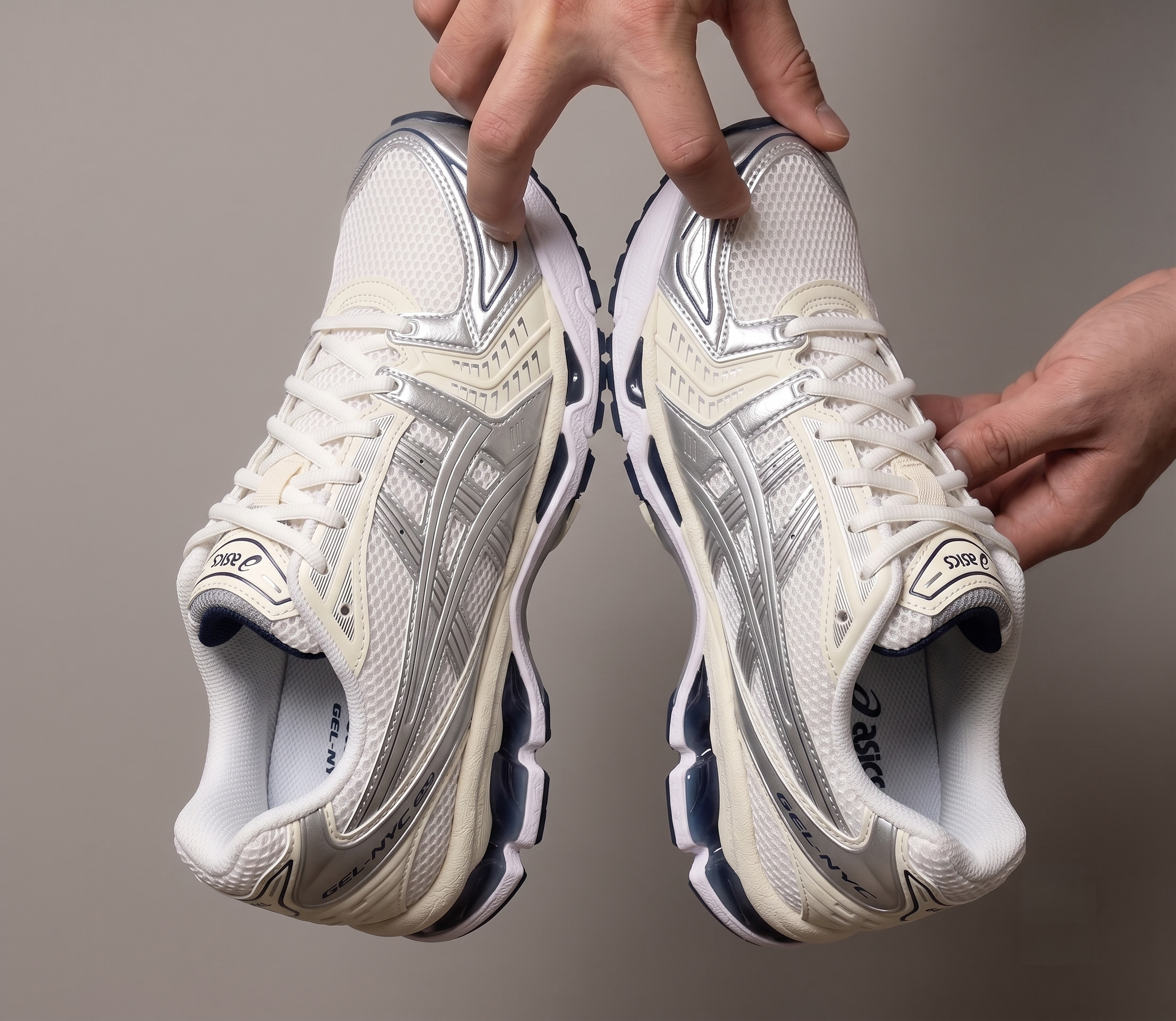ASICS GEL-NYC Blanc et Argent Métallisé
