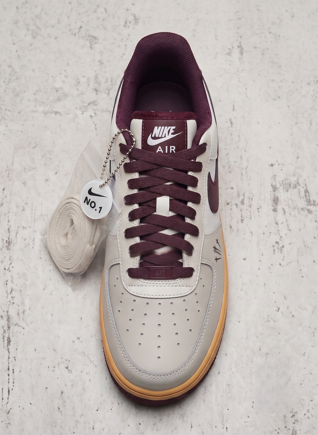 Air Force 1 Édition Spéciale - Contrast Bordeaux & Gum