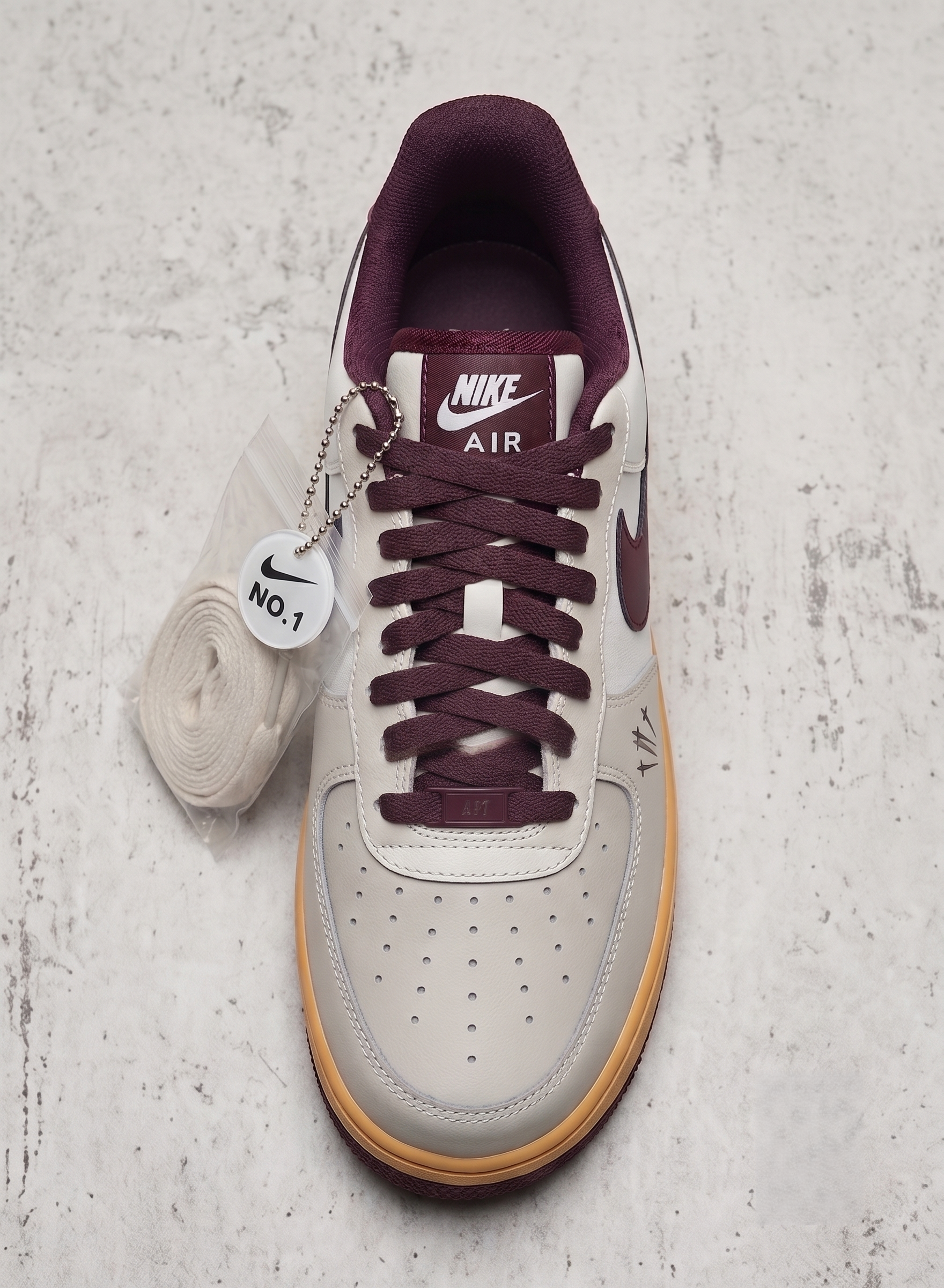 Air Force 1 Édition Spéciale - Contrast Bordeaux & Gum